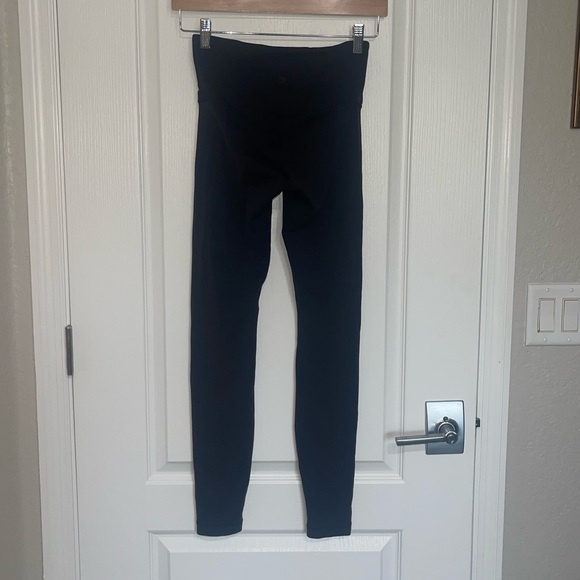 Lululemon Always On High-Rise Tight 28"
Black 2019 W5CELS $98 Everlux Sz 4 - Picture 5 of 7